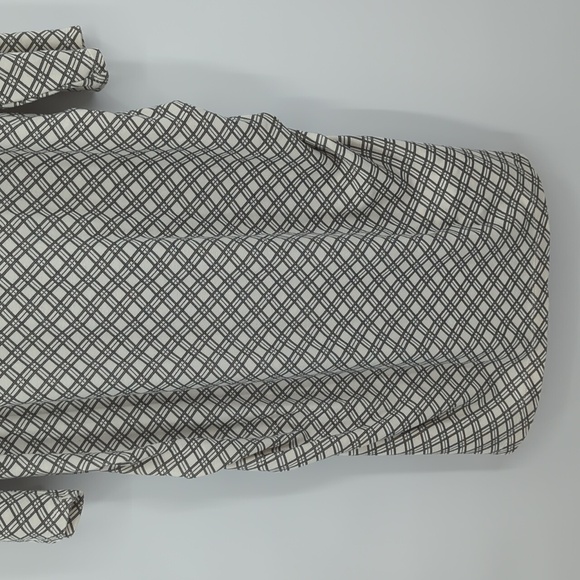 A Pea in the Pod | Plaid Ruched Maternity Dress - Picture 4 of 9